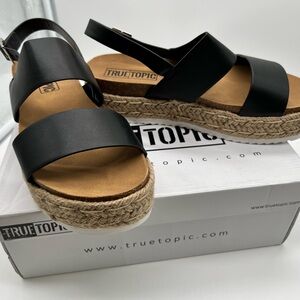 Truetopic Ladies Size 8-1/2 Sandal